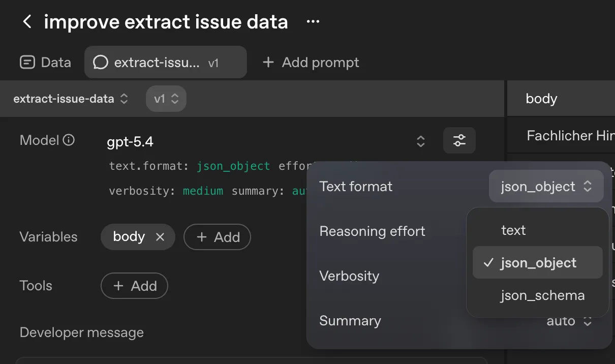 Beim Prompt ist drauf zu achten, das Text format auf json_schema zu stellen, um einen festen Datencontract angeben zu können